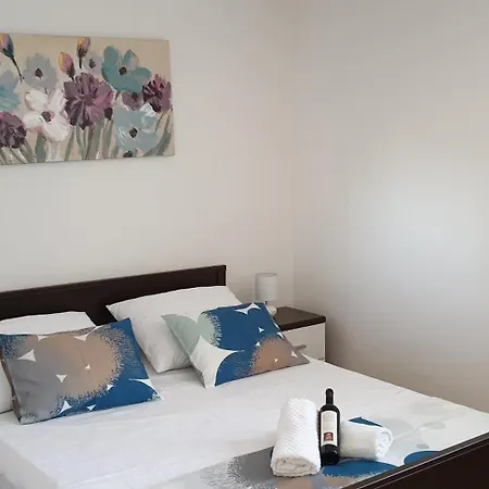 Apartment Lana Kastel Stari *