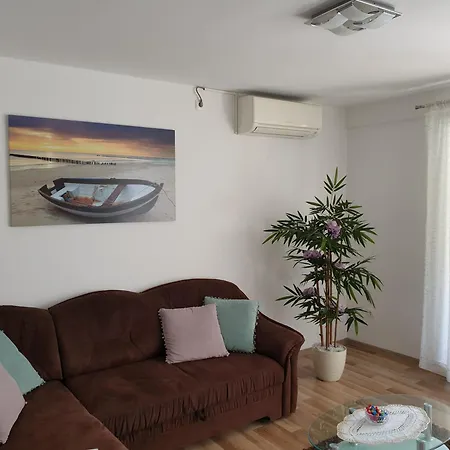 Apartment Lana Kastel Stari