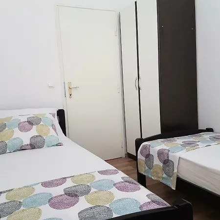 Lana Kastel Stari *