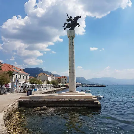 Lana Kastel Stari شقة
