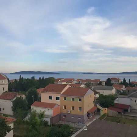 Lana Kastel Stari * Kaštela